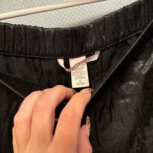 Victoria's Secret Black Satin Script Logo Pajama Shorts Medium